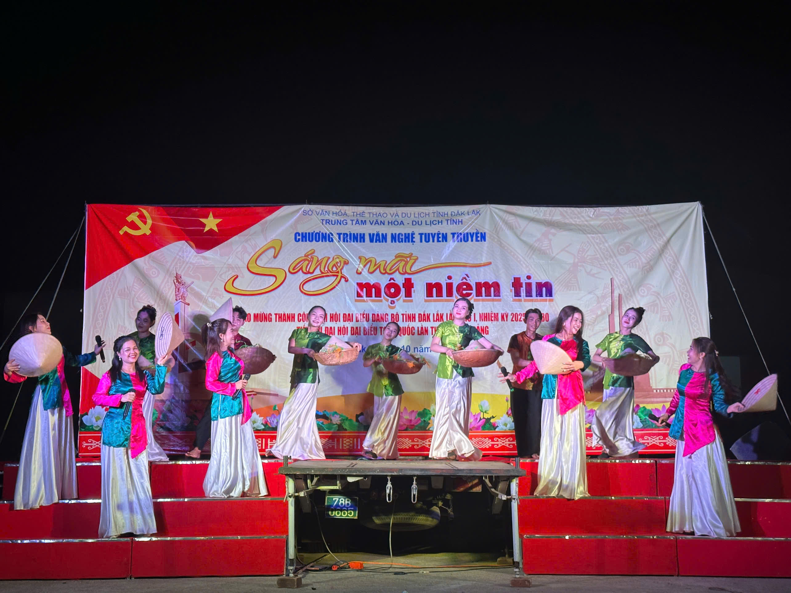 Chương trình tuyên truyền tổng hợp phục vụ cơ sở chào mừng Đại hội đại biểu Đảng bộ tỉnh Đắk Lắk lần thứ I, nhiệm kỳ 2025 - 2030 và Đại hội đại biểu toàn quốc lần thứ XIV của Đảng